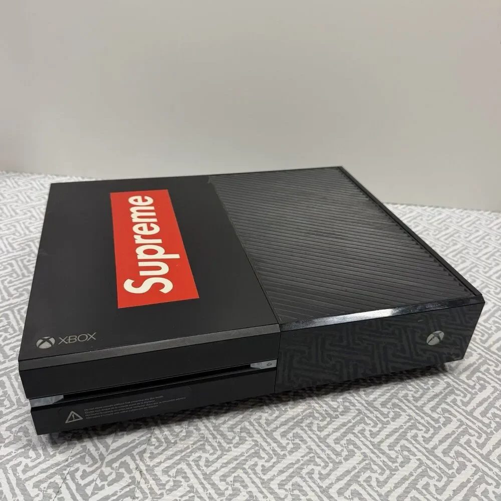 Xbox One Model 1540 Black Console Only WON'T READ DISCS Powers On- Parts/Repairs